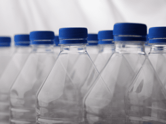Rhode Island führt Gesetz zum Recycling von Getränkebehältern ein